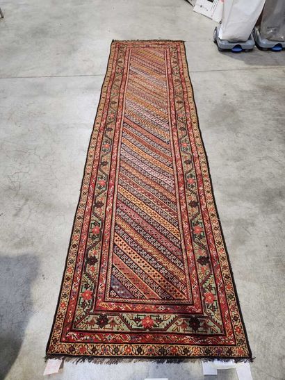 Antique Caucasus gallery with bayadère decoration.
Kurdish....