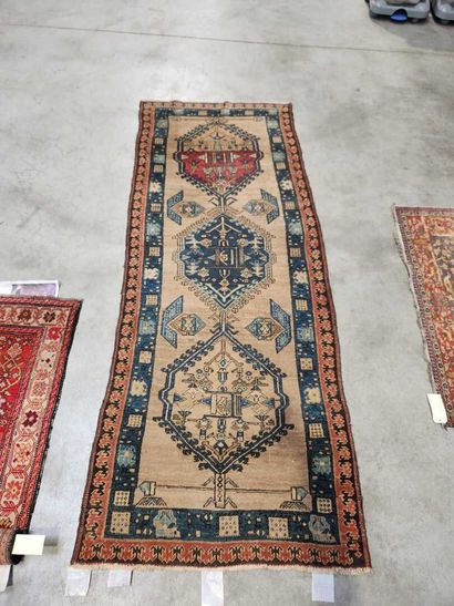 Old Sarab gallery carpet 
Beige field decorated...