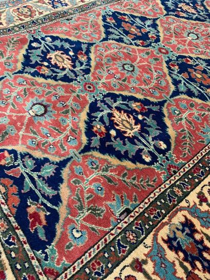 Cesaree rug
Old pink field decorated with...