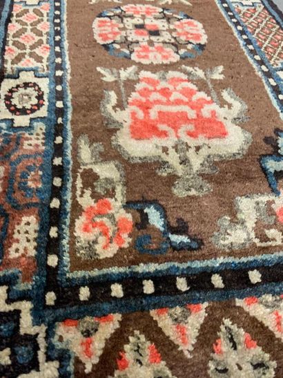 Tao bao carpet
Brown field with beautiful...