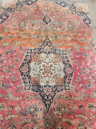 Large, fine and antique Kachan kork
High-quality...
