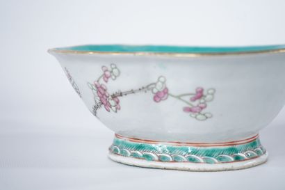 CHINA. 20th century
Polylobed polychrome...