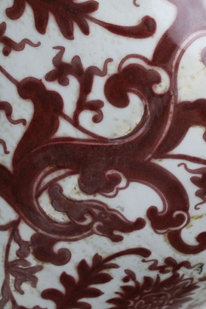 China XXth, 
Large white porcelain meiping...