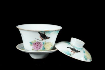 CHINA, 19th century
Set of two porcelain...