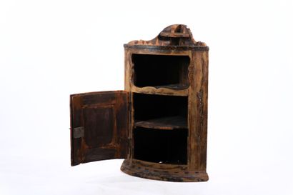 Corner cabinet in lacquered wood opening...