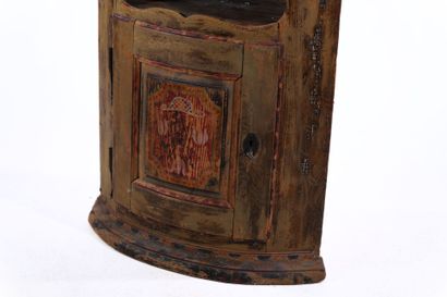 Corner cabinet in lacquered wood opening...
