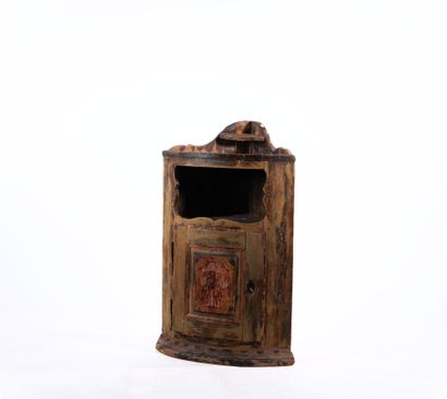 Corner cabinet in lacquered wood opening...