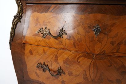 Veneered chest of drawers with curved front...