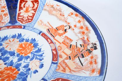 JAPAN
Circular porcelain dish with imari...