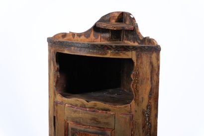 Corner cabinet in lacquered wood opening...