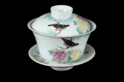 CHINA, 19th century
Set of two porcelain...