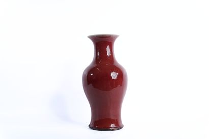 China, 19th century
Enameled porcelain baluster...