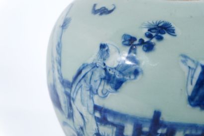 Asia
Ginger pot with white / blue decoration...