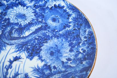 Asia
Large porcelain dish with white-blue...