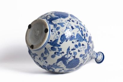 China 20th century
White-blue porcelain pear-shaped...