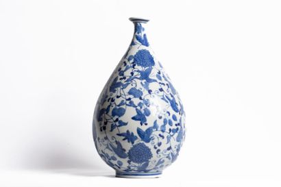 China 20th century
White-blue porcelain pear-shaped...