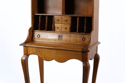Tiered writing desk in natural wood, opening...