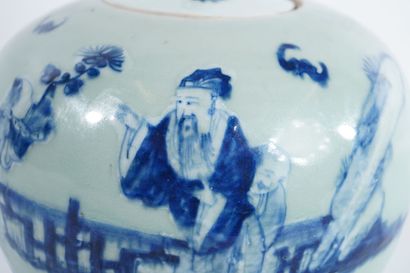 Asia
Ginger pot with white / blue decoration...