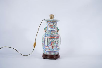 CHINA. 
Porcelain baluster vase with polychrome...