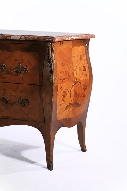 Veneered chest of drawers with curved front...