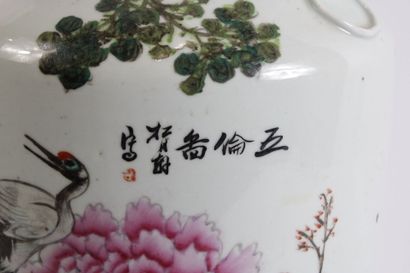 CHINA
Polychrome enameled porcelain vase...