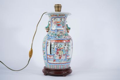 CHINA. 
Porcelain baluster vase with polychrome...