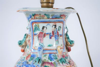 CHINA. 
Porcelain baluster vase with polychrome...