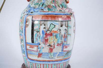 CHINA. 
Porcelain baluster vase with polychrome...