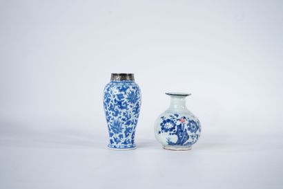CHINA. 20th century.
White-blue porcelain...