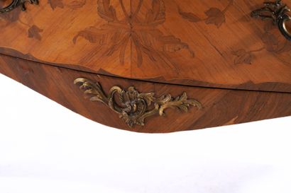 Veneered chest of drawers with curved front...