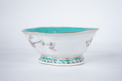 CHINA. 20th century
Polylobed polychrome...