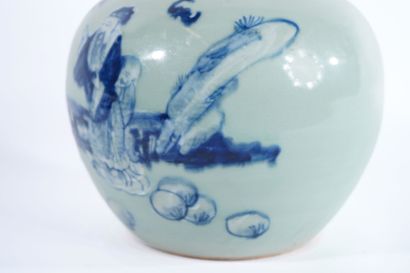 Asia
Ginger pot with white / blue decoration...