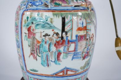 CHINA. 
Porcelain baluster vase with polychrome...