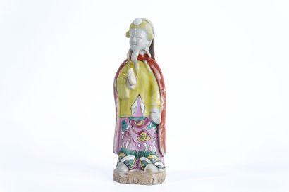 CHINA. 
Pair of polychrome porcelain statuettes....