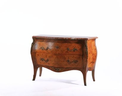 Veneered chest of drawers with curved front...