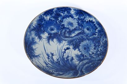 Asia
Large porcelain dish with white-blue...