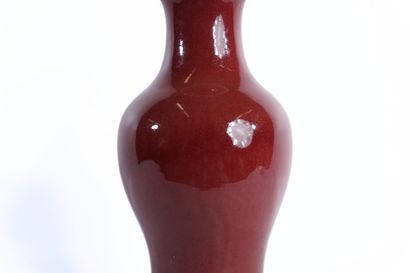 China, 19th century
Enameled porcelain baluster...