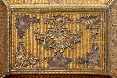 Coffret quadrangulaire en marqueterie de...