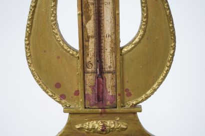Baromètre en bois et stuc doré à décor de...