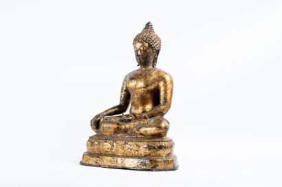 ASIE 
Sculpture d'un Bouddha assis sur une...