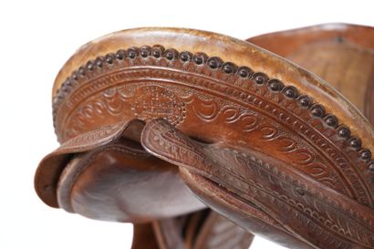 Selle de cheval en cuir avec tampon marqué...
