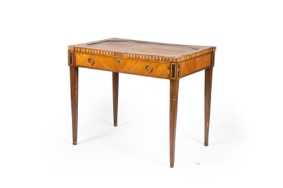 Table à écrire en bois marqueté ouvrant par...