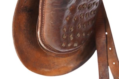 Selle de cheval en cuir avec tampon marqué...