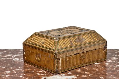 Coffret quadrangulaire en marqueterie de...