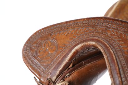 Selle de cheval en cuir avec tampon marqué...