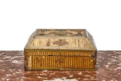 Coffret quadrangulaire en marqueterie de...