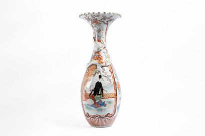 JAPON
Important vase balustre en porcelaine...