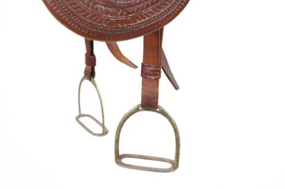 Selle de cheval en cuir avec tampon marqué...