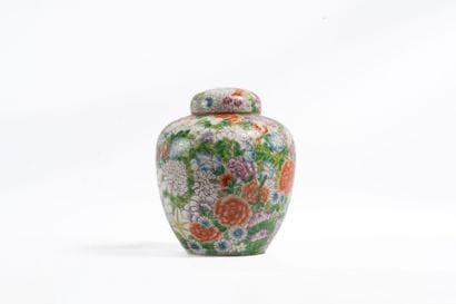ASIE
Pot couvert en porcelaine polychrome...