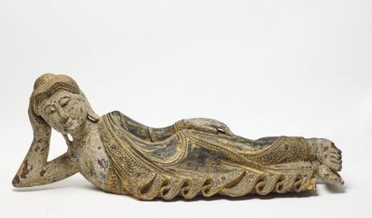 Statue d'un Bouddha couché en bois patine...
